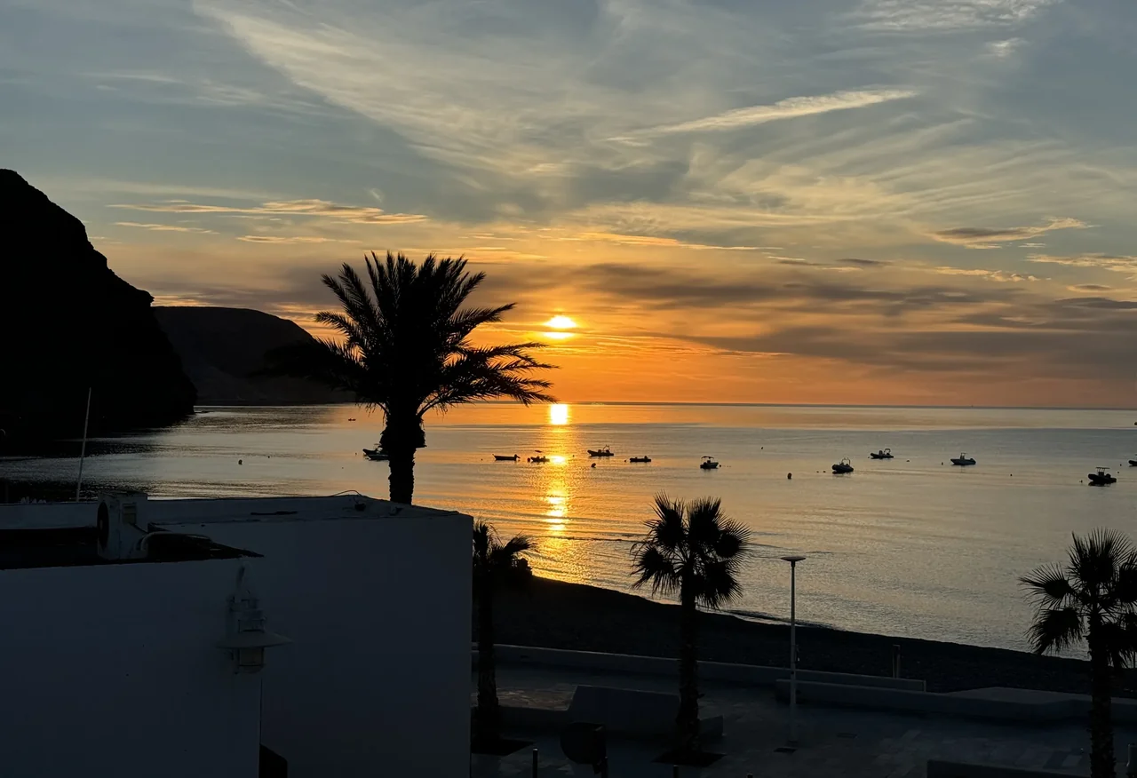 Amanecer sobre el mar en Las Negras